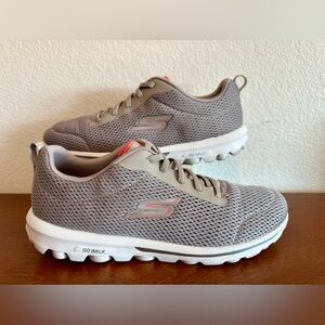 Skechers Women's Shoes Go
Walk Travel-Fun Journey
Sneakers TAUPE SZ 11 W